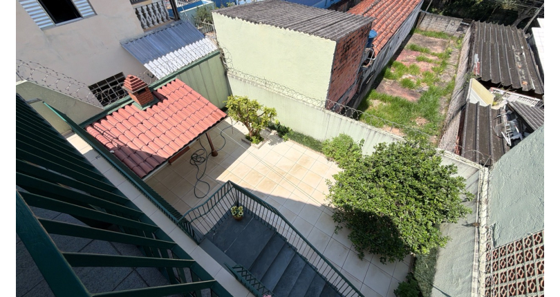 Sobrado à venda no Bairro do Jardim Regina na Rua Benedito Lacerda,