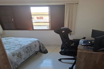 Sobrado à venda no Bairro do Jardim Mangalot na Rua General Lauro Cavalcanti de Farias 
