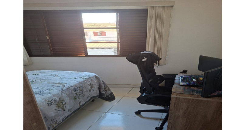 Sobrado à venda no Bairro do Jardim Mangalot na Rua General Lauro Cavalcanti de Farias 
