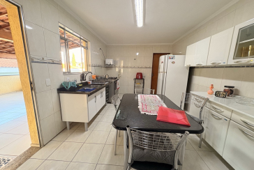 Casa à venda no Bairro do Jardim Regina na Rua Júlio Porto Carrero