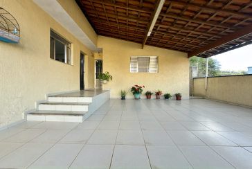 Casa à venda no Bairro do Jardim Regina na Rua Júlio Porto Carrero