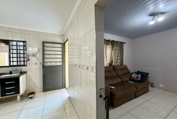 Casa à venda no Bairro do Jardim Regina na Rua Júlio Porto Carrero