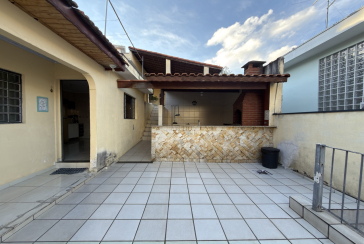 Casa à venda no Bairro do Jardim Regina na Rua Júlio Porto Carrero