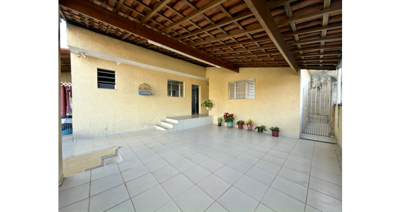 Casa à venda no Bairro do Jardim Regina na Rua Júlio Porto Carrero