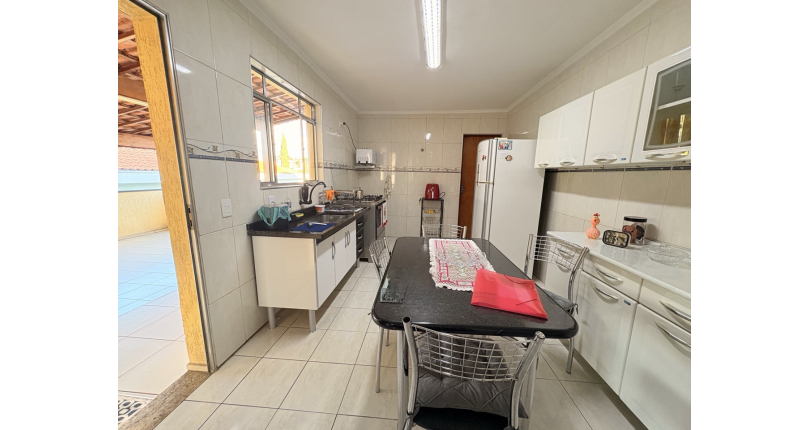 Casa à venda no Bairro do Jardim Regina na Rua Júlio Porto Carrero