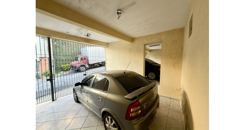 Casa à venda no Bairro do Jardim Regina na Rua Júlio Porto Carrero