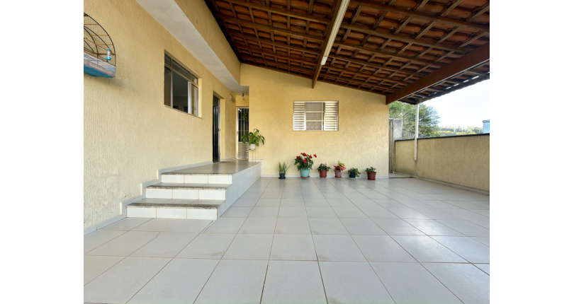 Casa à venda no Bairro do Jardim Regina na Rua Júlio Porto Carrero