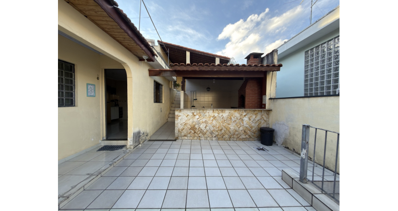 Casa à venda no Bairro do Jardim Regina na Rua Júlio Porto Carrero