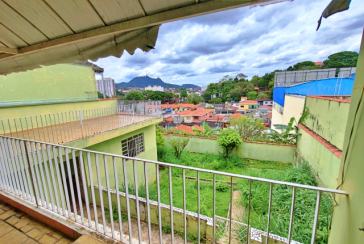 Casa Térrea Ampla à venda no Bairro do Jardim Maristela na Rua Coronel Augusto Machado