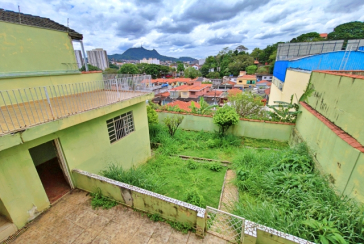 Casa Térrea Ampla à venda no Bairro do Jardim Maristela na Rua Coronel Augusto Machado