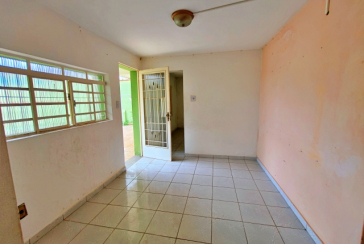 Casa Térrea Ampla à venda no Bairro do Jardim Maristela na Rua Coronel Augusto Machado