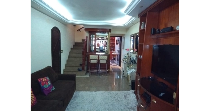 Sobrado à venda no City America na Avenida do Anastácio